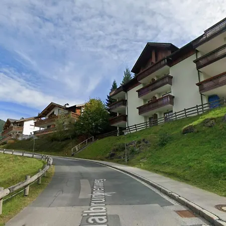 Maibrunn Dali, Ski-in&out